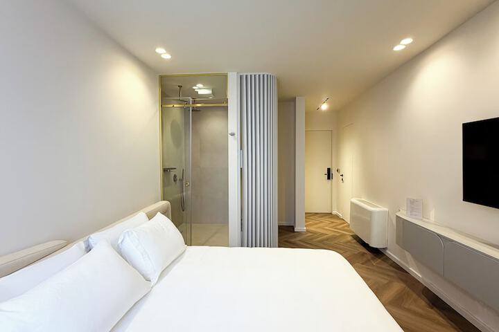 Room 47 of 104