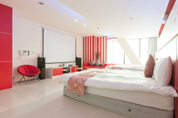 Room 11 of 34