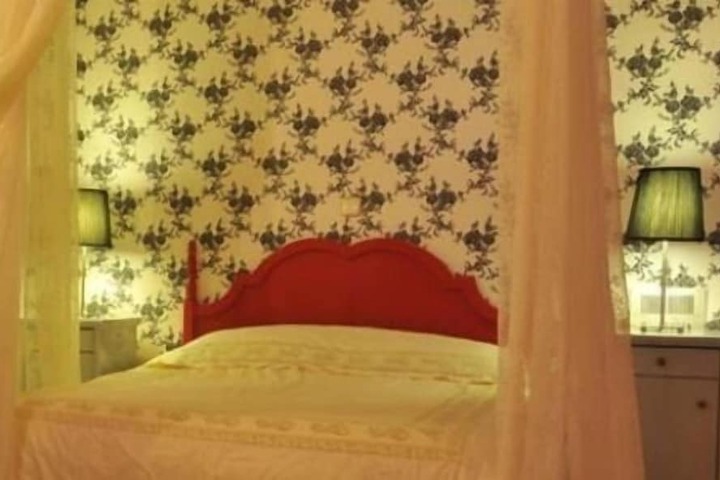 Room 17 of 48