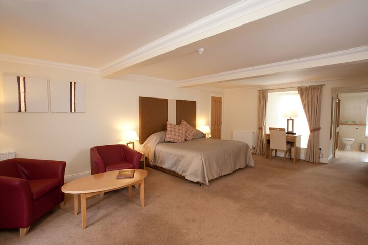 Room 5 of 100