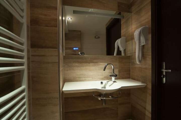 Room 34 of 52