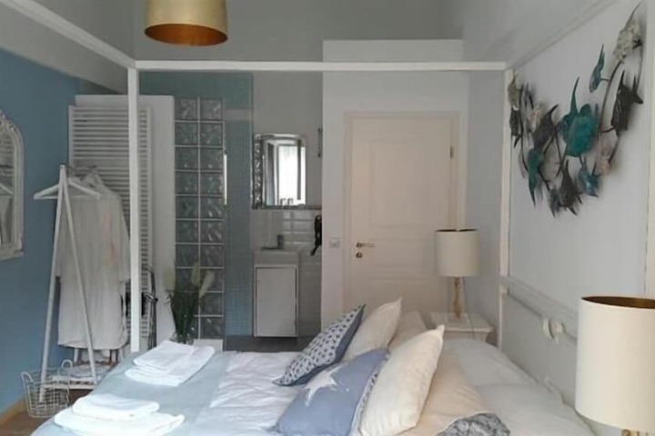 Room 4 of 12