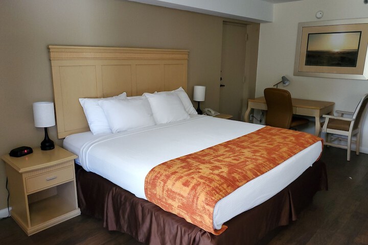 Exterior King Bed (5 of 13)
