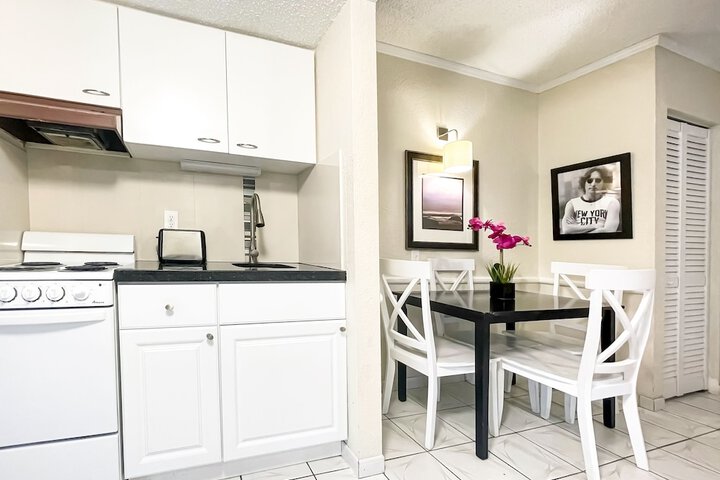 Suite 1 Bedroom 2 Beds (9 of 9)