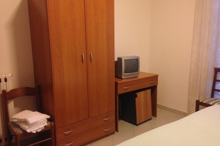 Room 17 of 43