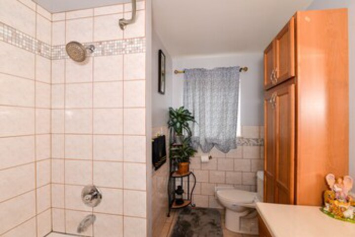 Room 4 of 18