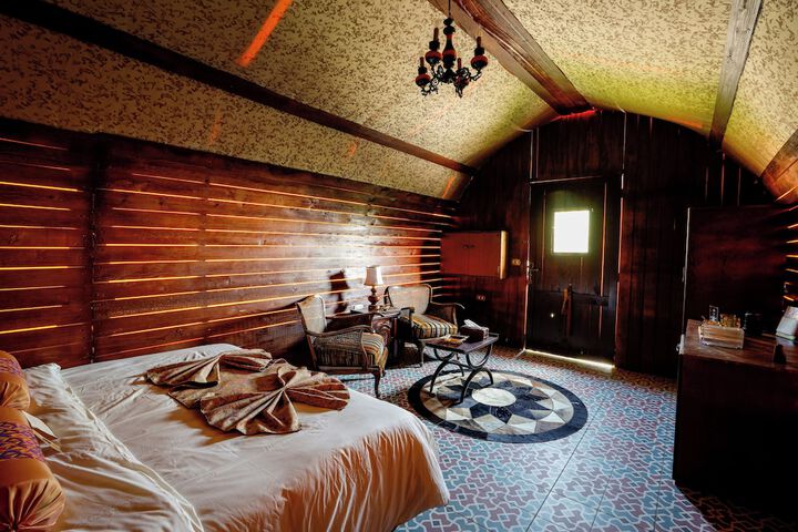 Room 16 of 214