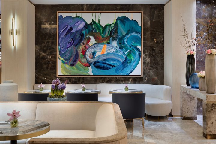 Lounge 72 of 84