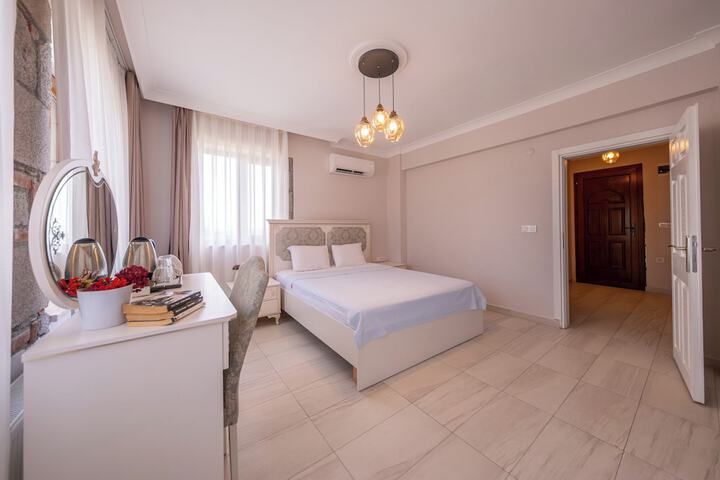 Room 25 of 48