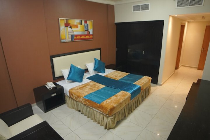 Room 10 of 35