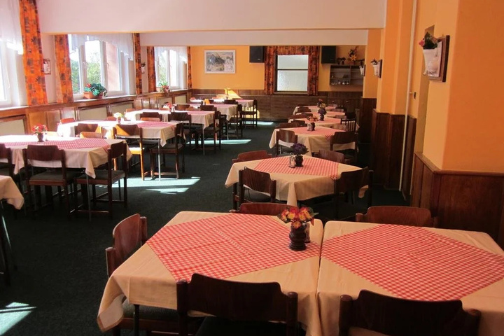 Dining 16 of 16