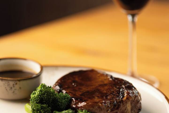 Dining 34 of 48