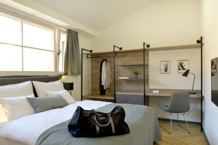 Room 12 of 36