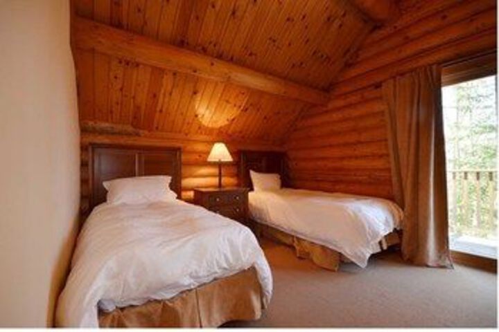 Room 4 of 18