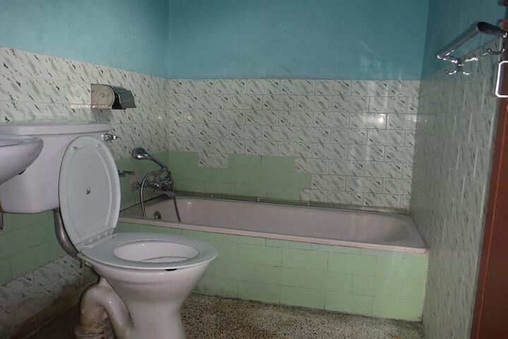 Room 6 of 8