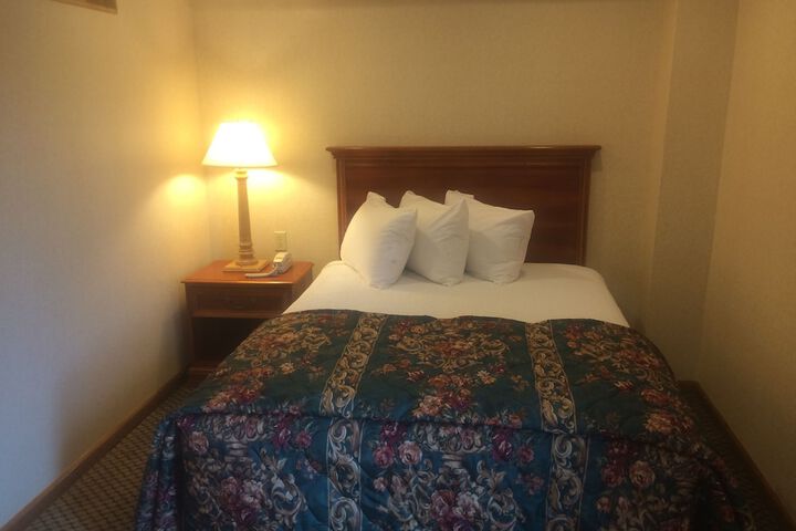 Room 5 of 43