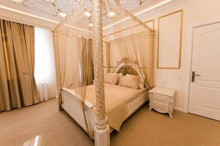 Room 2 of 6
