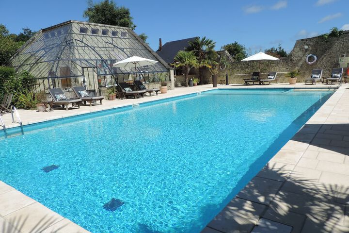 Hotel Pool
