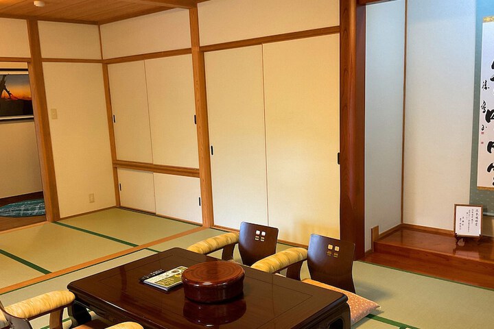 Room 17 of 49
