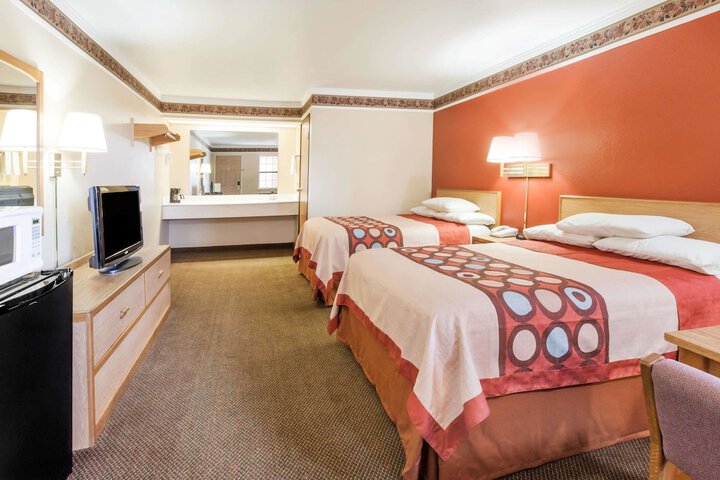 Double Accessible King Size Bed (10 of 10)