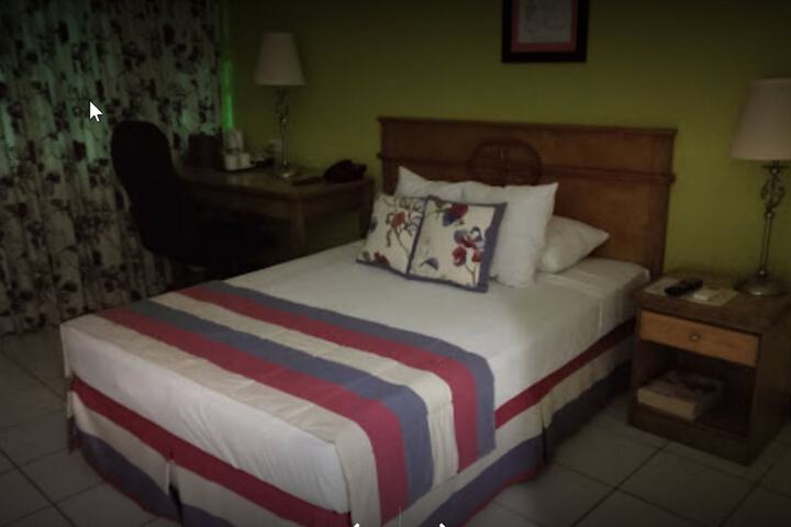 Room 13 of 33