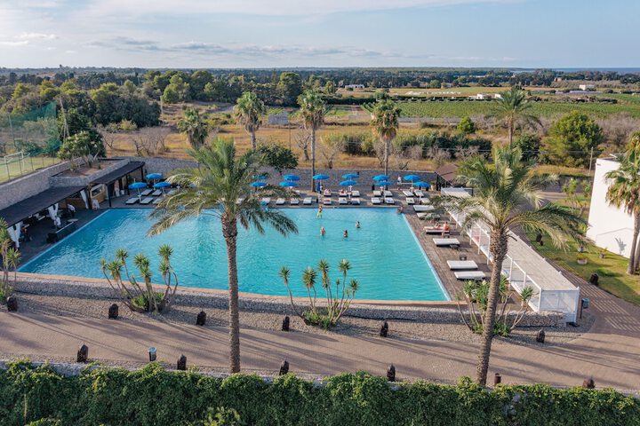 Hotel Pool