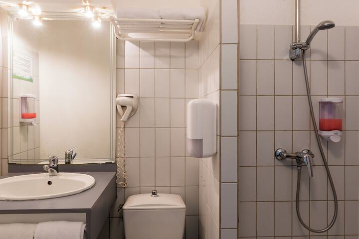 Room 45 of 47