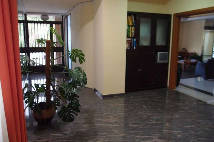Entrance & Lobby