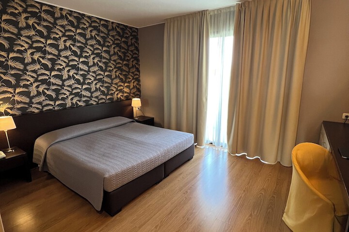 Room 11 of 24