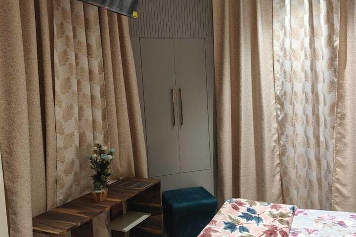 Room 3 of 53