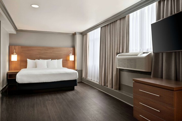Room 11 of 26