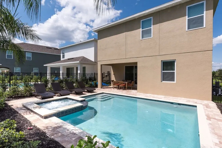 Pool 12 of 25
