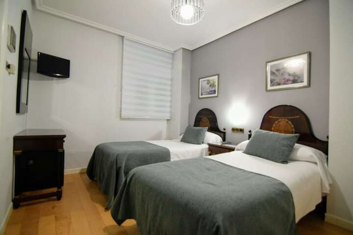Room 16 of 80