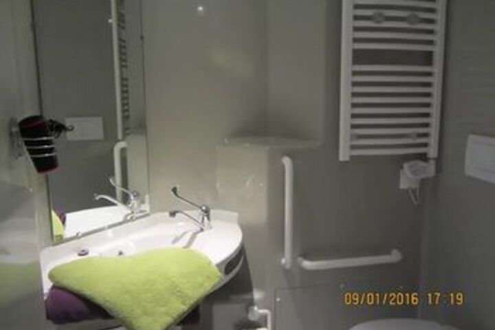 Room 4 of 19
