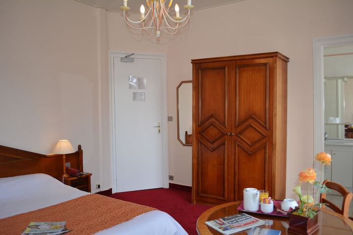 Room 12 of 37