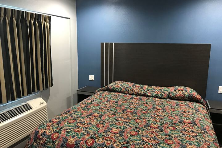 1 King Bed (1 of 3)