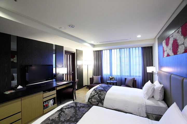 Room 13 of 97