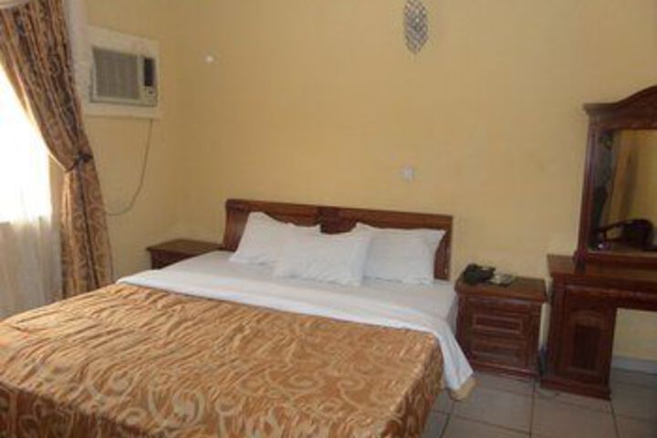 Room 3 of 13