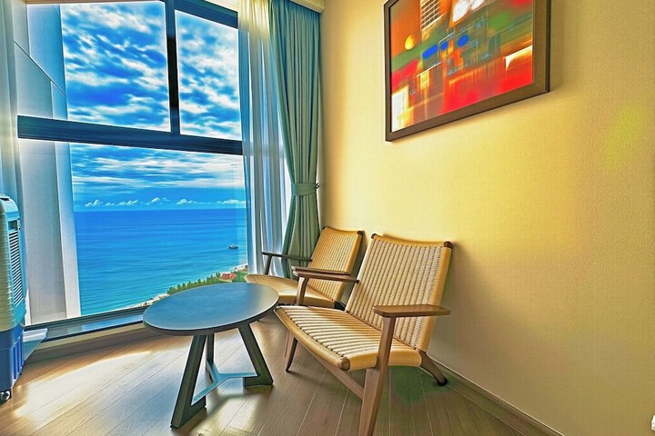 Room 5 of 97