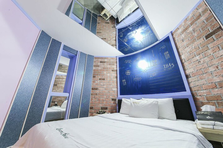 Room 18 of 22