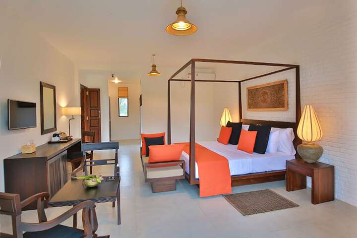 Room 4 of 13