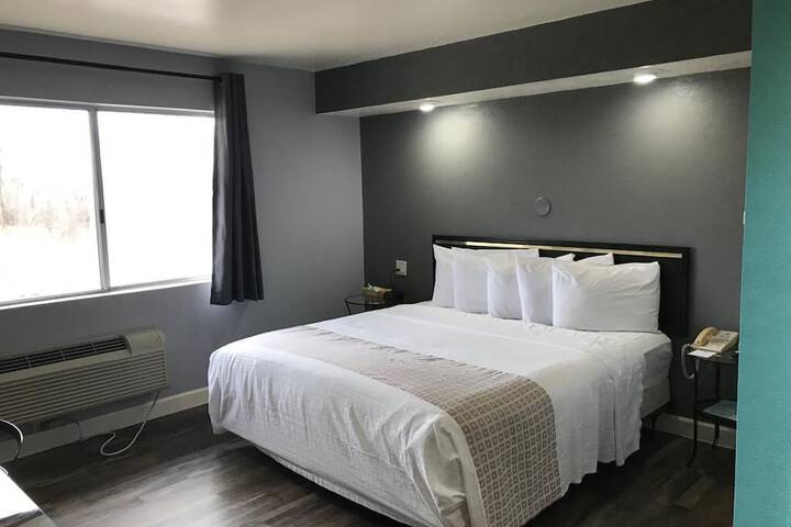 Standard | King Bed (5 of 6)