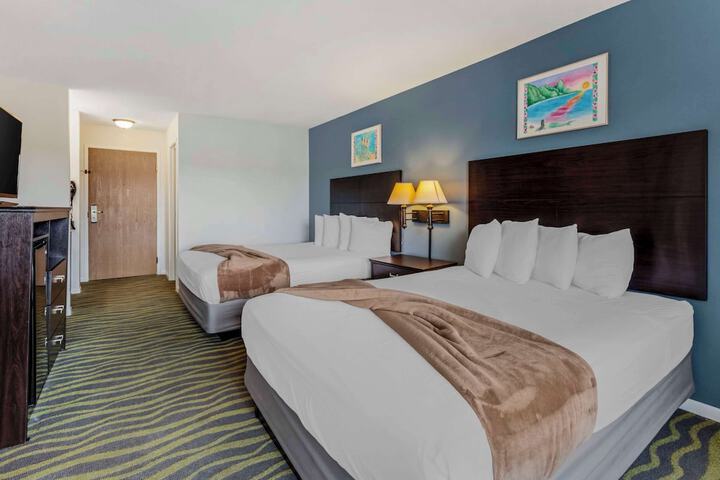 2 Queen Beds (8 of 27)