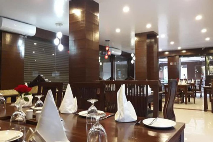 Dining 5 of 13