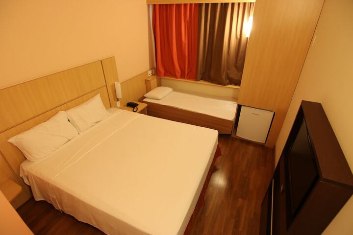 Room 3 of 32