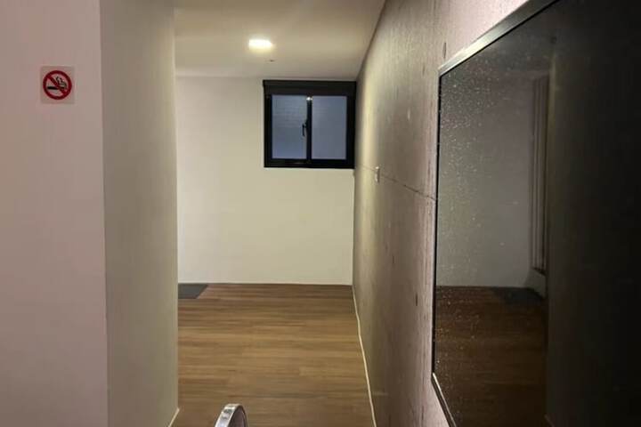 Room 6 of 44