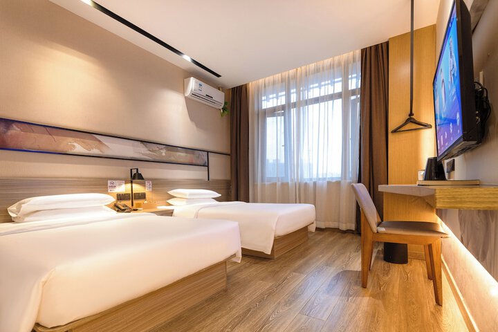 Room 4 of 13