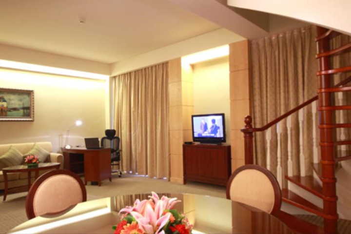 Room 12 of 28