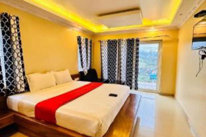 Room 2 of 8