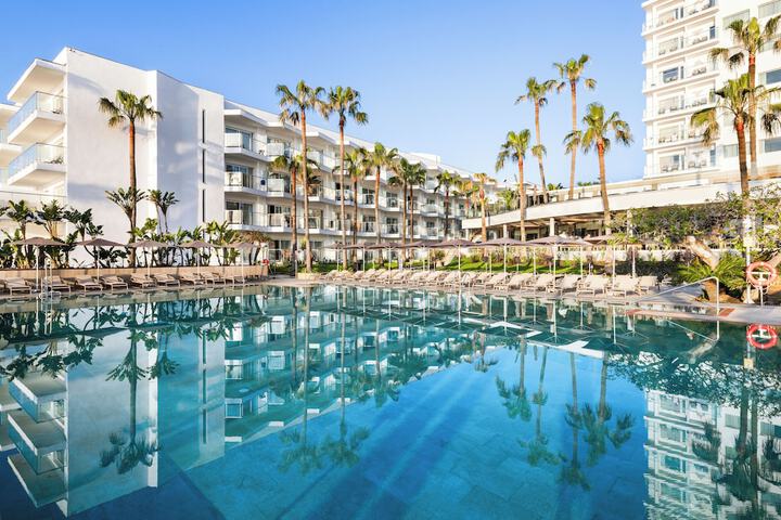 Pool Hotel